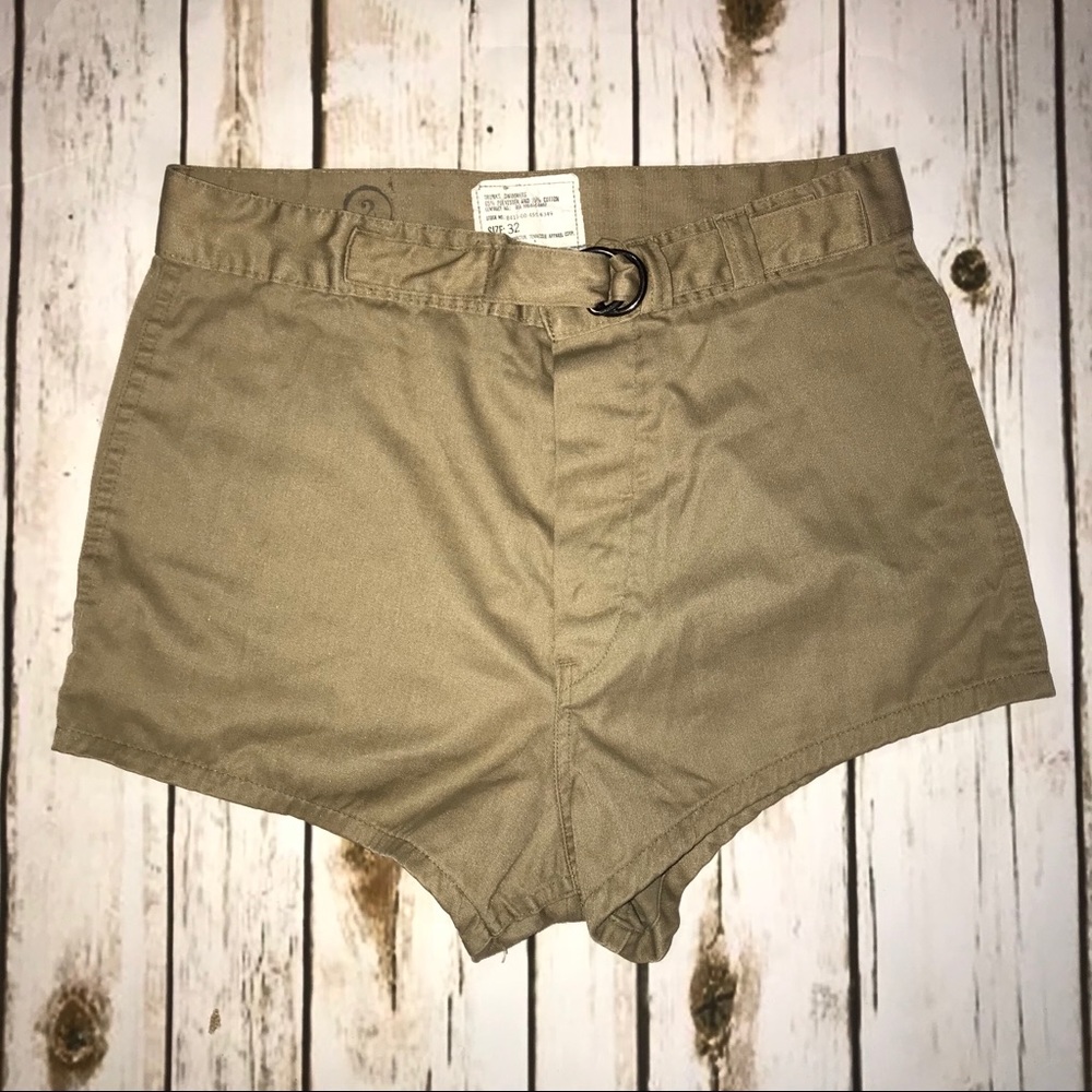 Woman’s Tan khaki shorts size 32